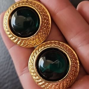 VTG clip on earrings
